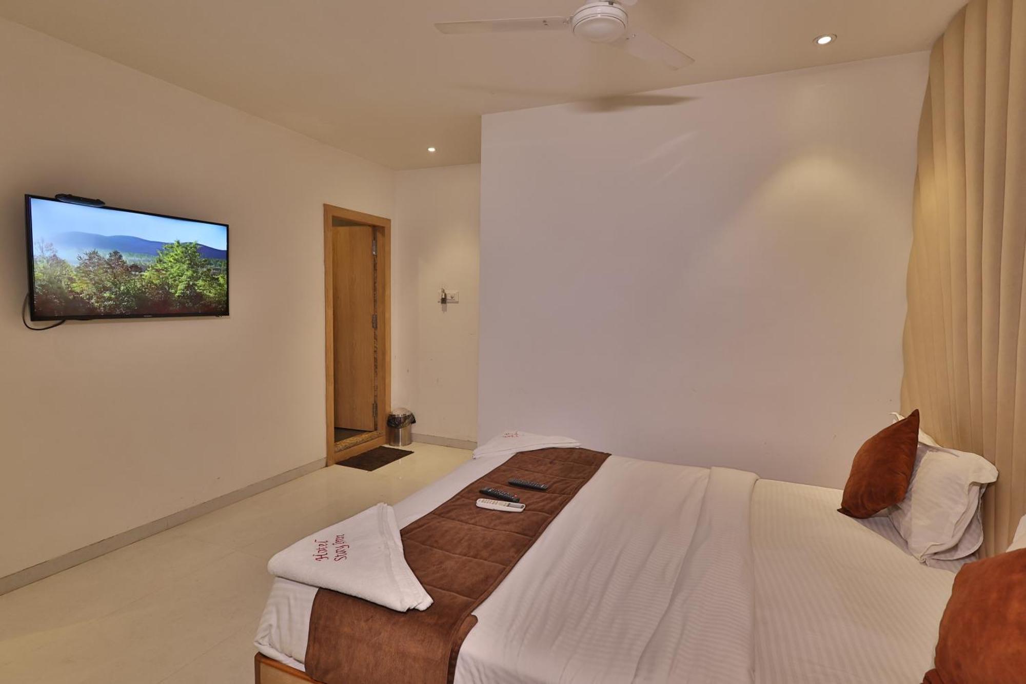Hotel Stay Inn Нави Мумбай Екстериор снимка